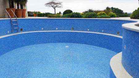 Les secrets d'une r&eacute;novation r&eacute;ussie pour votre piscine &agrave; MATHAY